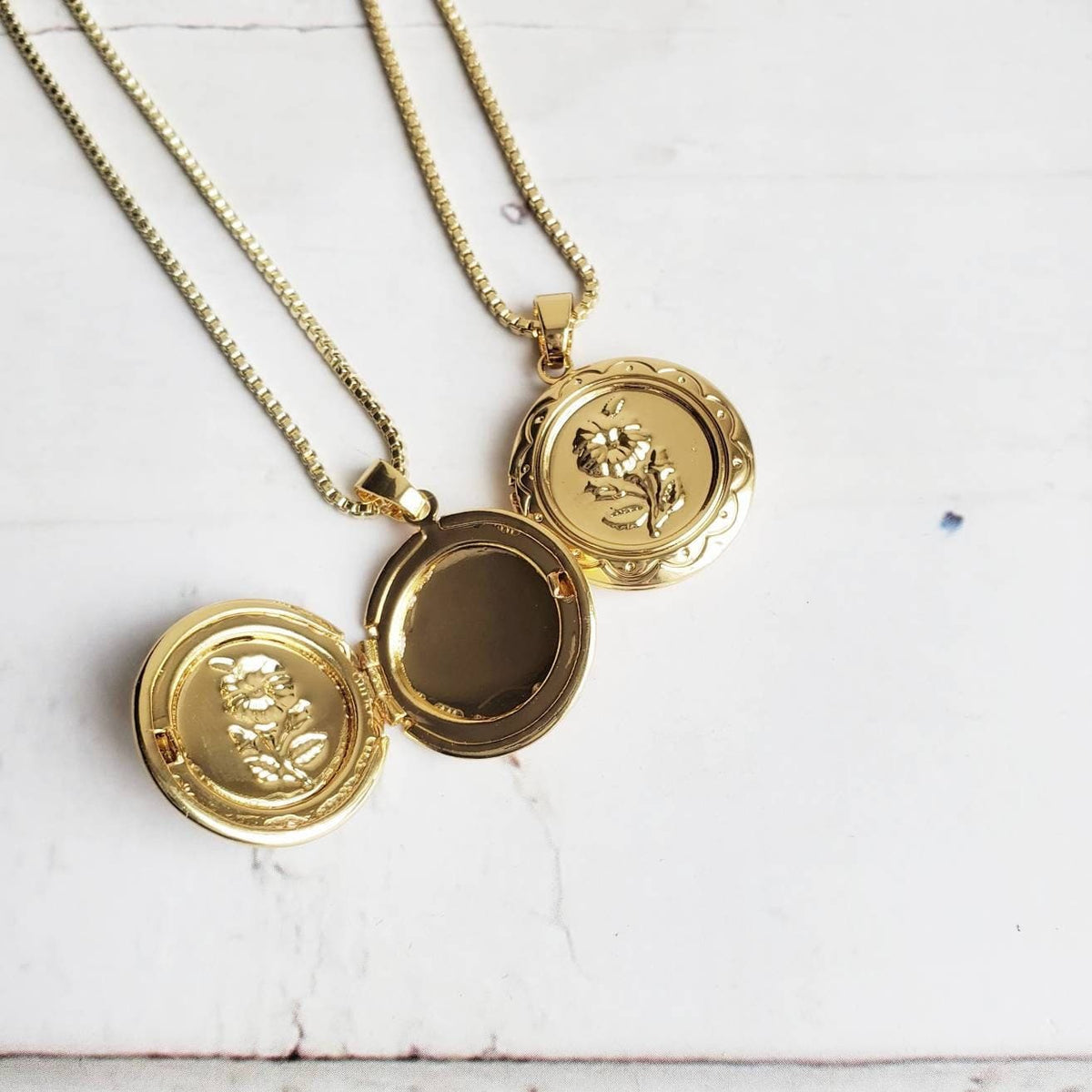 NOSTALGIA | 14K Gold Locket Coin Floral Necklace | Minimalist Photo Locket | Best Friend Necklace | Sympathy Gift | Valentine&#39;s Day Gift