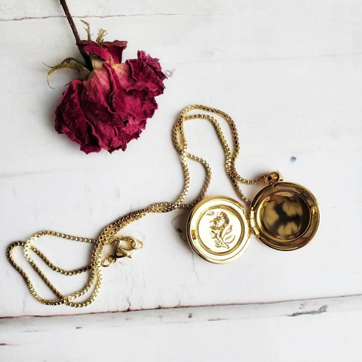 NOSTALGIA | 14K Gold Locket Coin Floral Necklace | Minimalist Photo Locket | Best Friend Necklace | Sympathy Gift | Valentine&#39;s Day Gift
