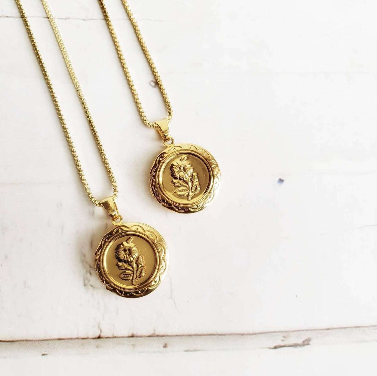 NOSTALGIA | 14K Gold Locket Coin Floral Necklace | Minimalist Photo Locket | Best Friend Necklace | Sympathy Gift | Valentine&#39;s Day Gift