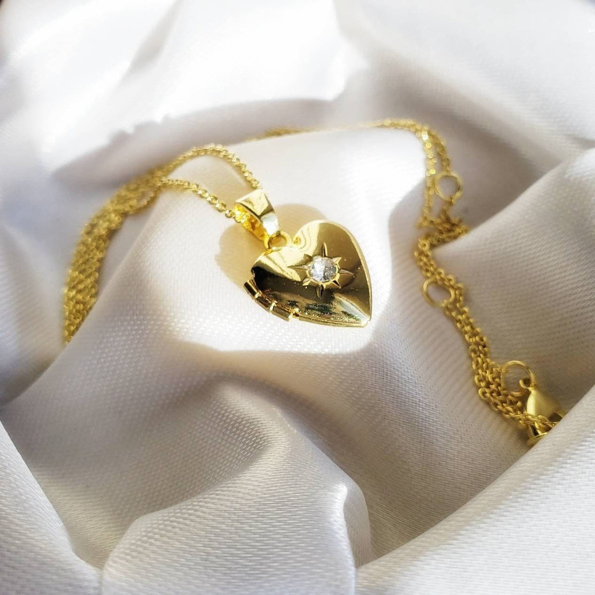 HEART | Adjustable 14K Gold Locket Necklace | Delicate Photo Locket | Valentine&#39;s Day Gift for Her | Best Friend Necklace | Sympathy Gift