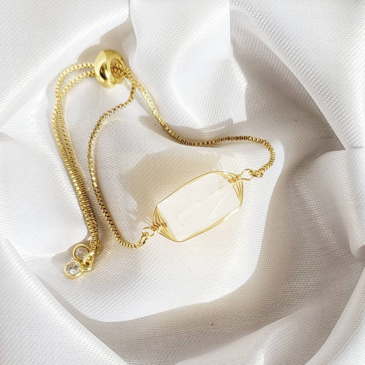 CLEAR QUARTZ | 14K Gold Dainty Crystal Bracelet | Minimalist Gemstone Jewelry | Copper Wire Wrapped Chakra Bracelet | Manifestation Jewelry