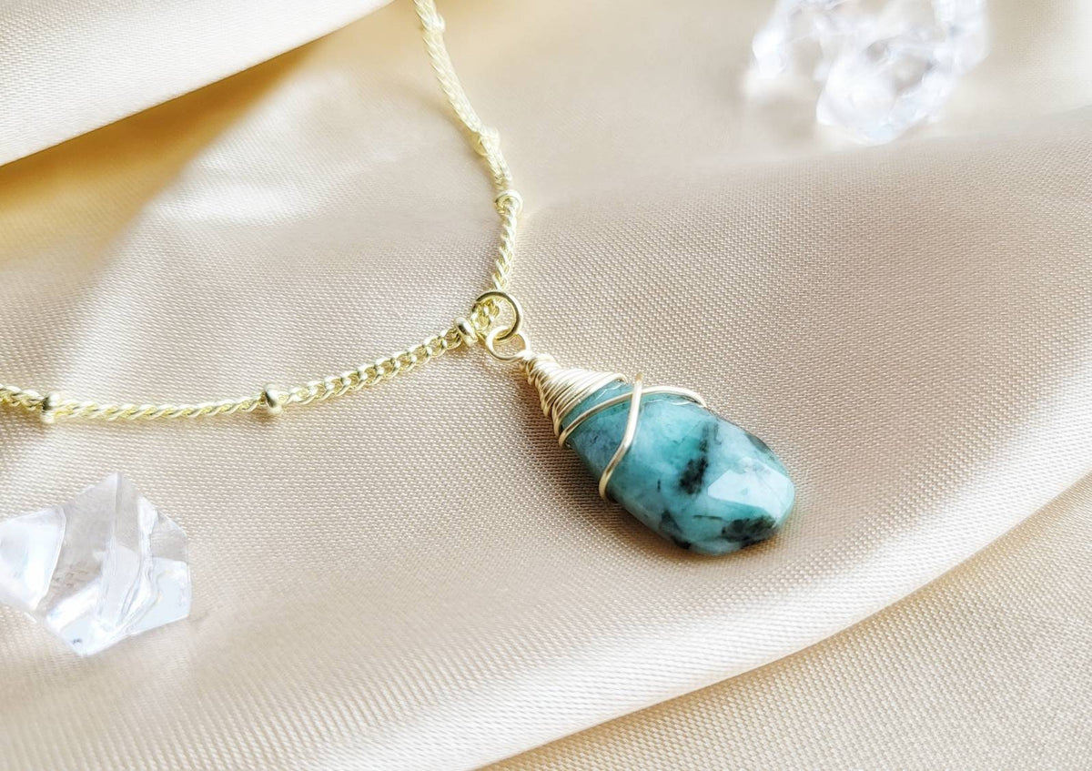 EMERALD | 14K Gold Raw Green Emerald Drop Pendant Necklace | Heart Chakra Crystal Healing | Minimalist Christmas Jewelry | Gift for Her